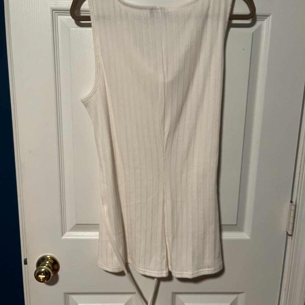 NWT Sleeveless cream blouse - Picture 3 of 5